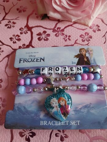 Lit de bracelets reine des neiges