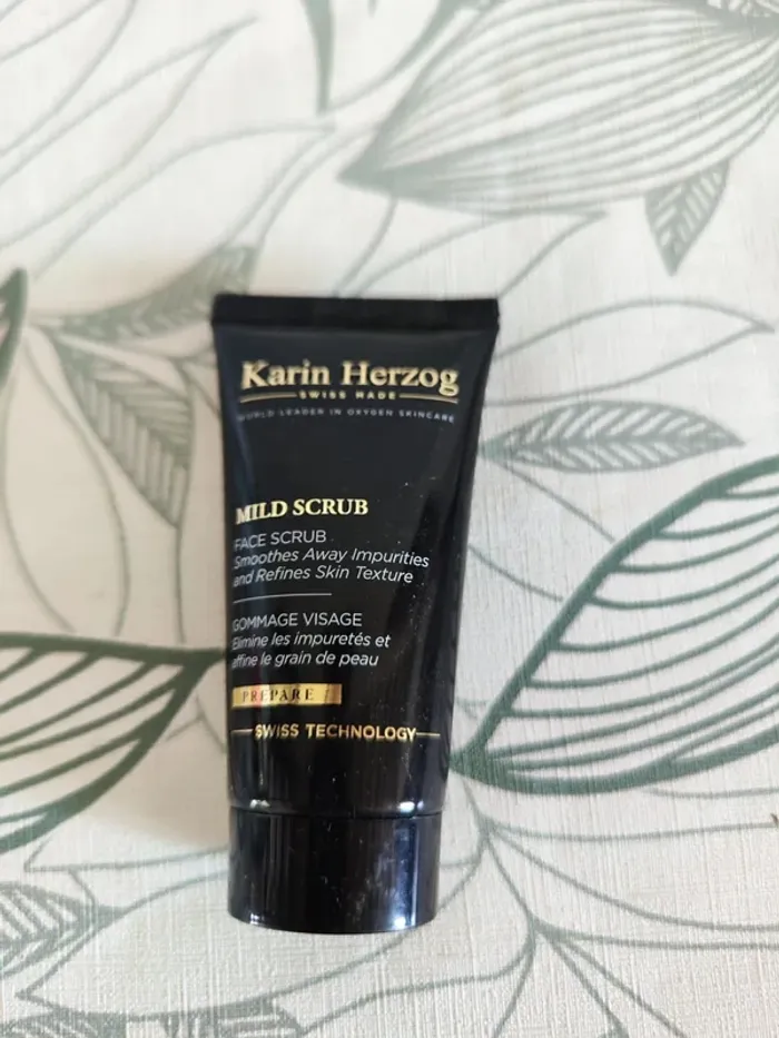 Karin herzog gommage visage 25ml valeur 24€ à utiliser 5 mois après ouverture