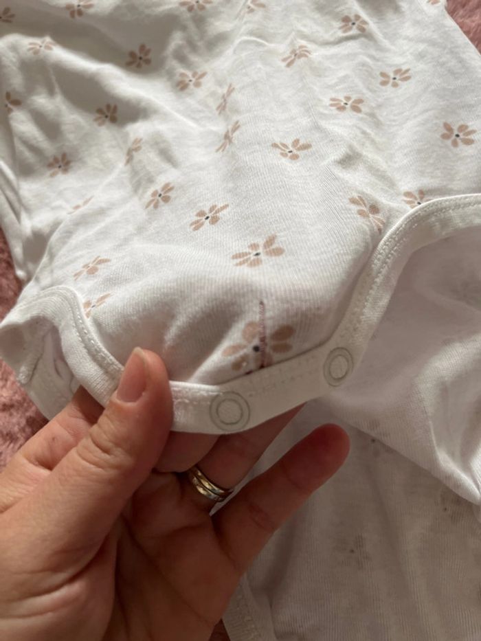 Lot 4 bodies 18 mois bébé fille rose beige - photo numéro 5