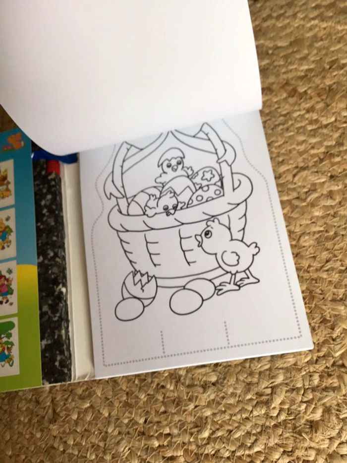 Livre coloriage et bloc à piquer Pâques colorie pique et plie - photo numéro 6