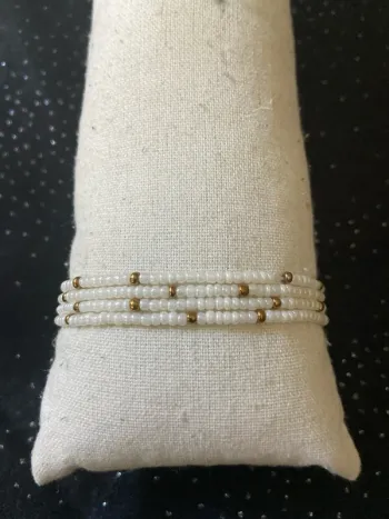 Bracelets blancs dorés