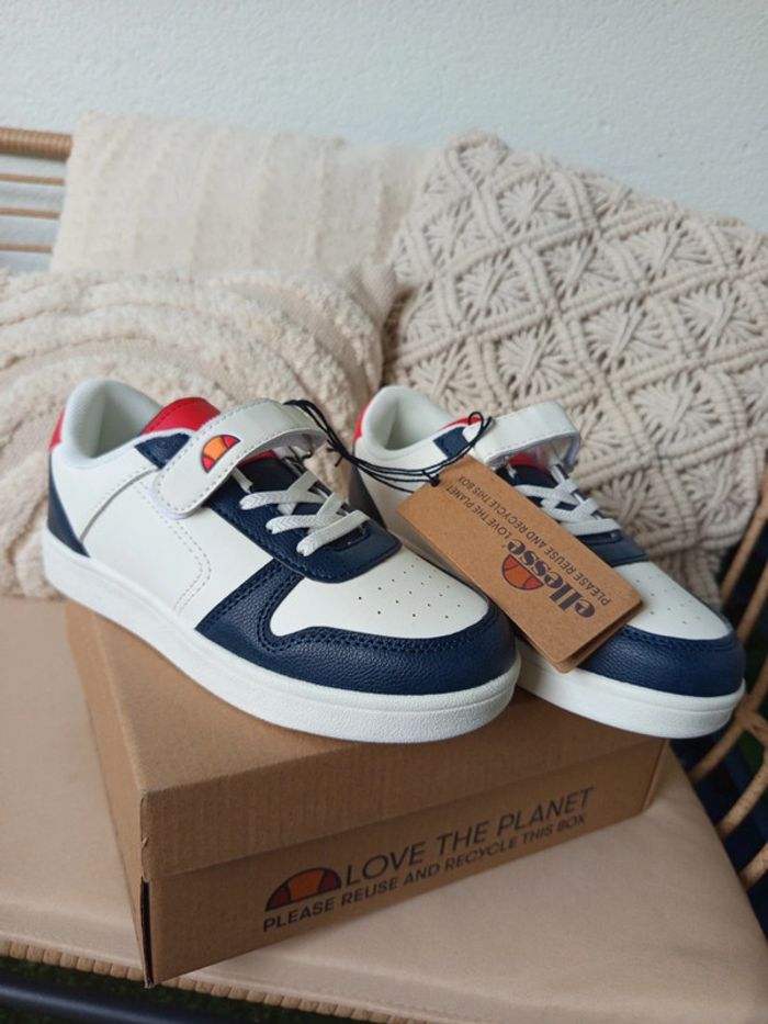Paire de baskets / sneakers à scratch Ellesse pointure 33 neuves avec étiquettes