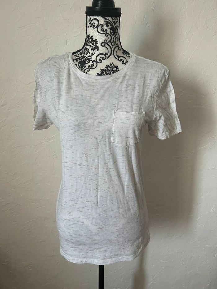 Très beau tee shirt créme 🥰 taille S kiabi