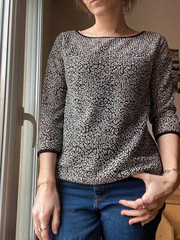 Haut camaïeu résille noir et blanc