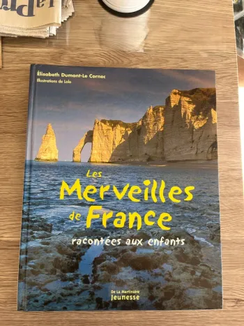 Grand livre les merveilles de France enfants