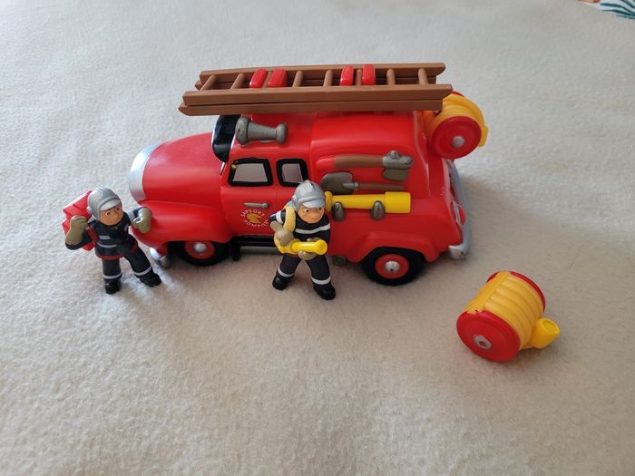 Voiture de pompier Avec 2 figurines - photo numéro 2