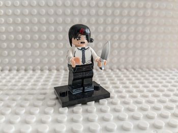 Figurine Kobeni dans Chainsaw Man style lego