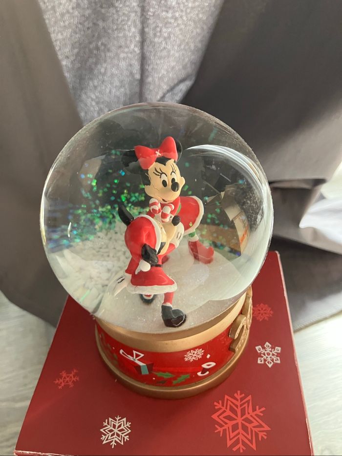 Boule à neige Noël 2020 Disney store - photo numéro 2