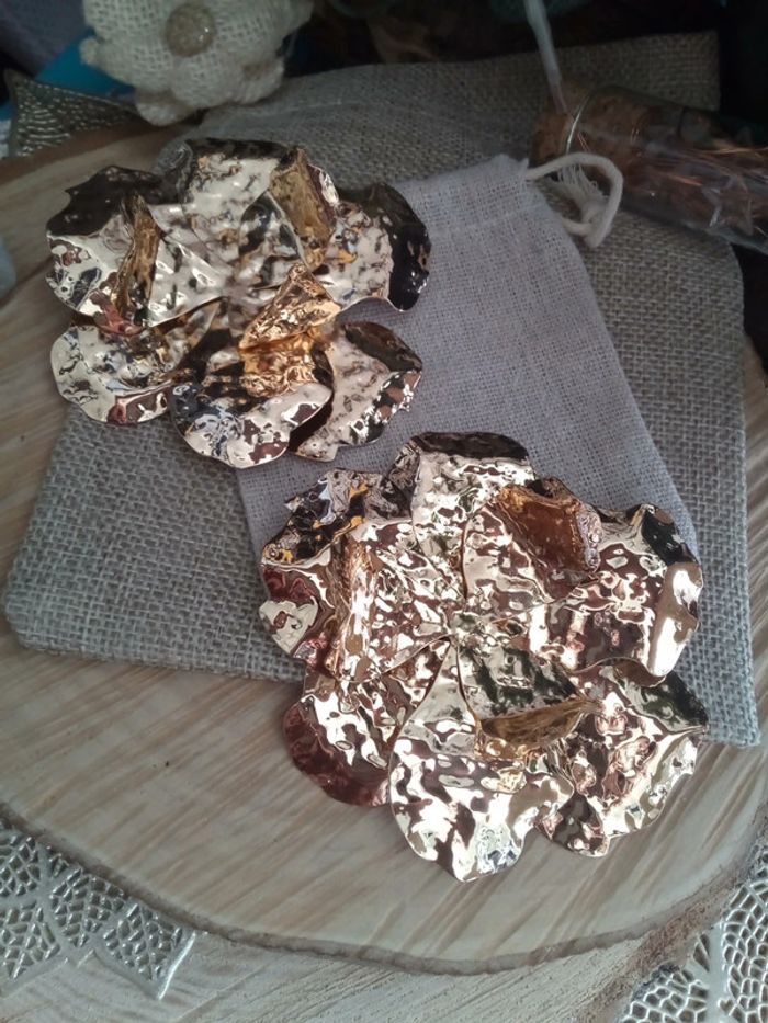 Boucles d'oreilles bohèmes grosses fleurs dorées