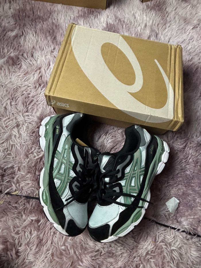 Asics gel NYC blanc noir et vert neuf taille 40