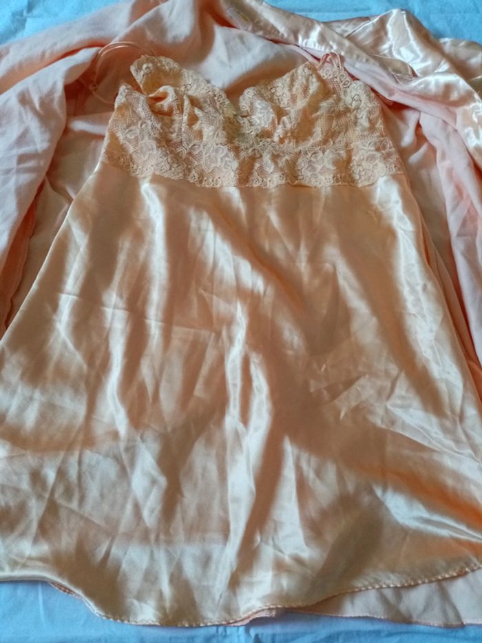 Ensemble peignoir et nuisette satin Etam 44