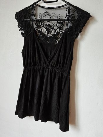 Haut noir dentelle