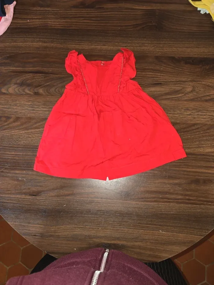Robe rouge 3 mois