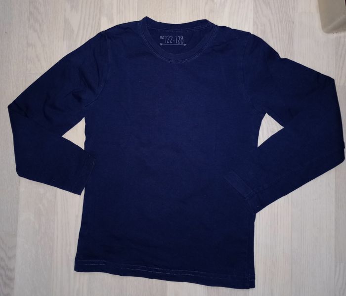 Tee-shirt bleu marine
T. 122-128 cm