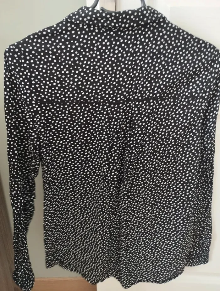 Chemise noire à pois Kiabi 36 - photo numéro 2