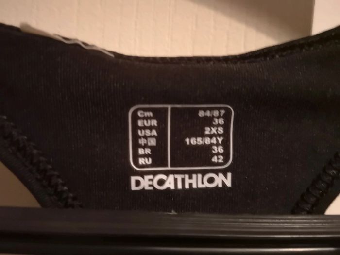 Débardeur de sport noir et rose Decathlon neuf 36 - photo numéro 4