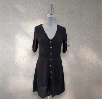 Robe fluide et légère manches courtes noir taille 36