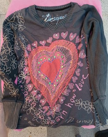 T-shirt manches longues Desigual en très bon état taille M