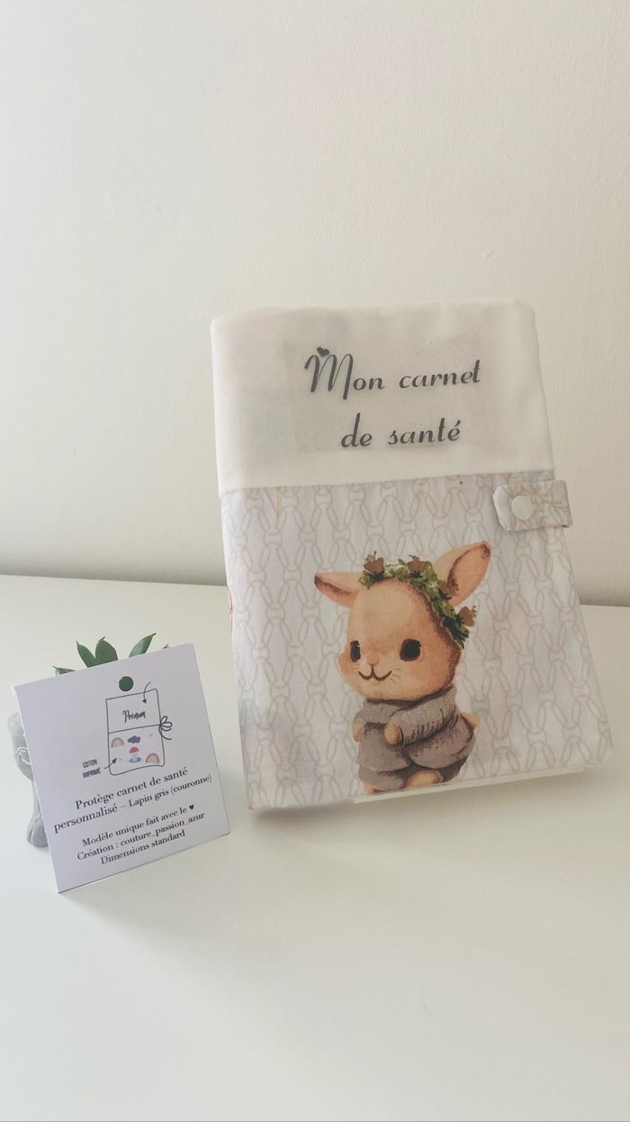 Protège carnet de santé personnalisable bébé enfant prénom lapin couronne de fleur
