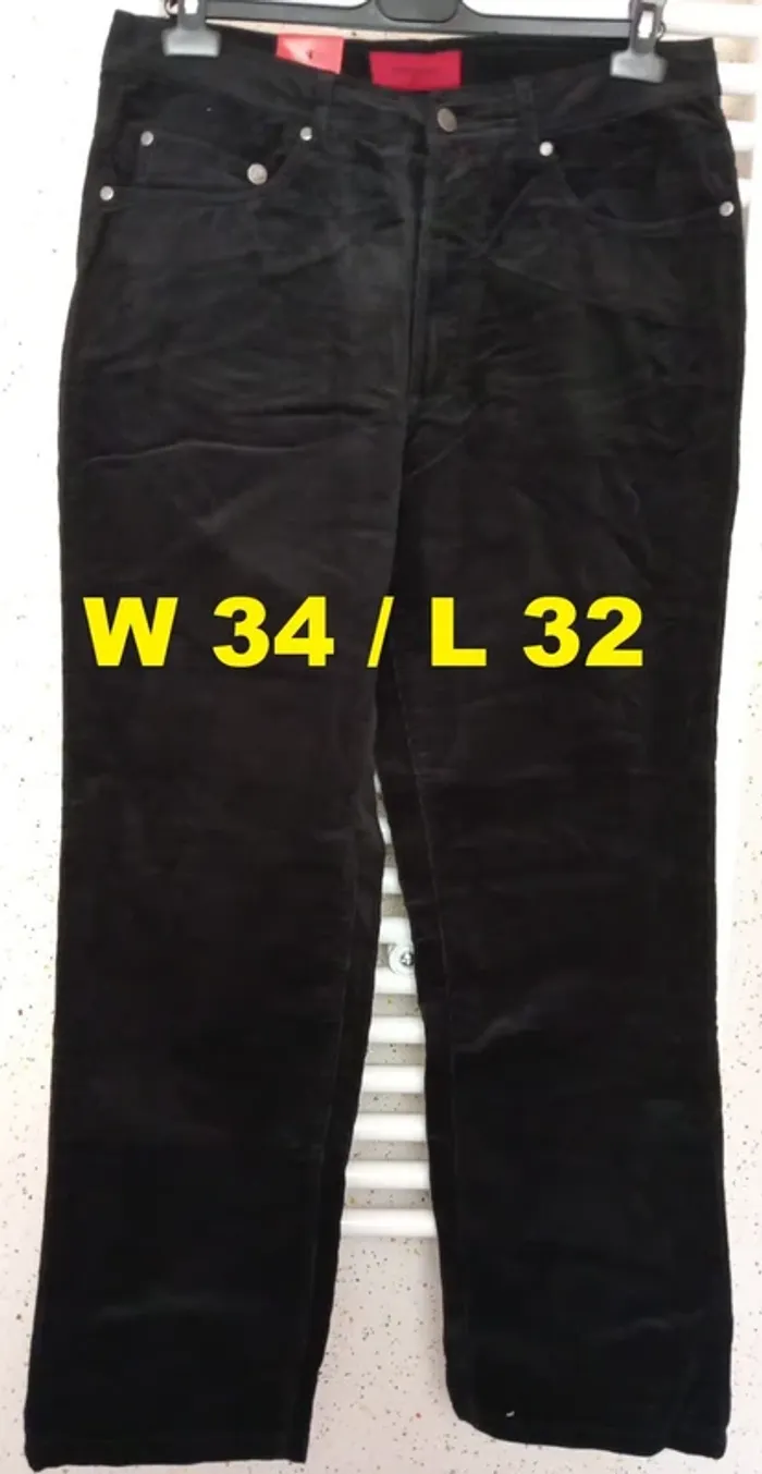 Pantalon en velours noir Pierre Cardin Taille W 34 / L 32