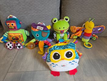 Lot de 4 peluches Lamaze + 1 veilleuse