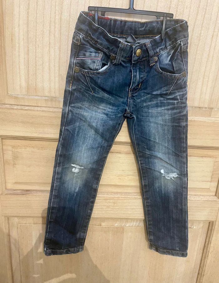 Jeans Zara avec poches effet destroy 104 cm