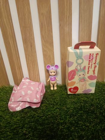 Sonny Angel kiss kiss series mouse  27/144