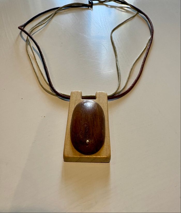 Collier ethnique en bois avec pendentif rectangulaire et double cordon - photo numéro 3