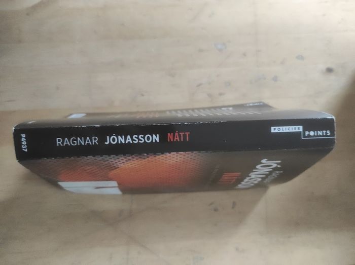 Natt Les enquêtes de Siglufjördue Ragnar Jonasson Points 2019 - photo numéro 2