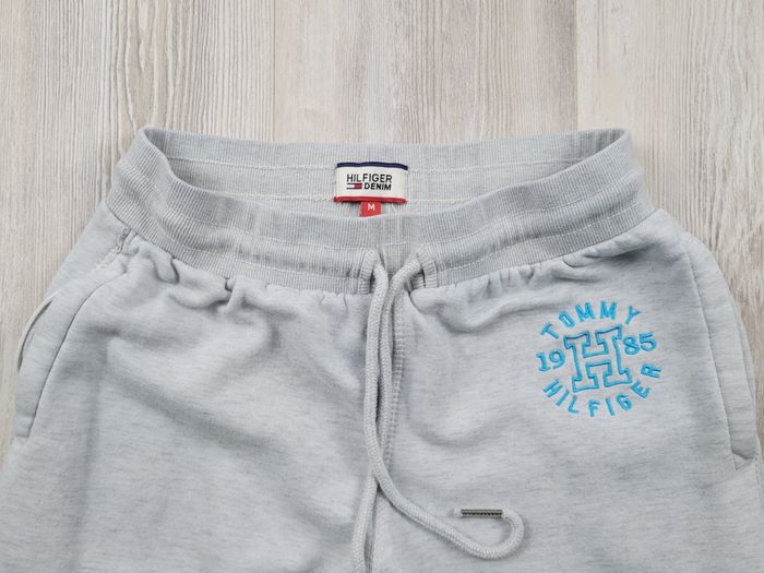 Bas de survêtement Tommy Hilfiger gris - taille M – Très bon état – Jogger logo brodé - photo numéro 2