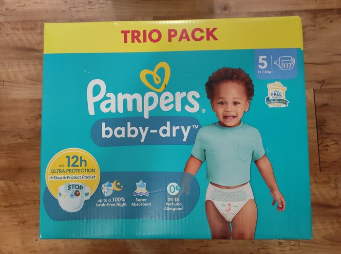 Carton de couches Pampers baby dry taille 5 neuf