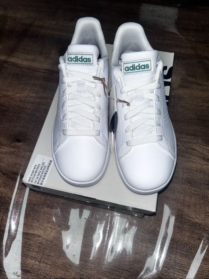 Baskets adidas neuf - photo numéro 3