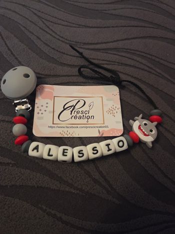 Attache tétine silicone baby shark