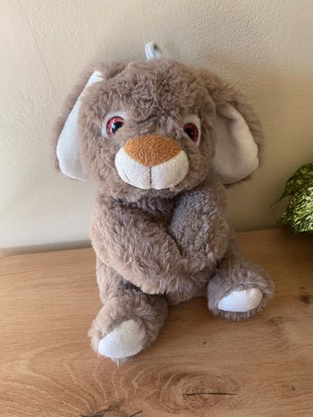 Doudou peluche lapin marron  taupe blanc yeux rose brillant rodadou roda