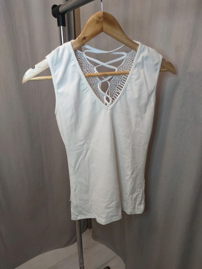 Top blanc laçage - photo numéro 3