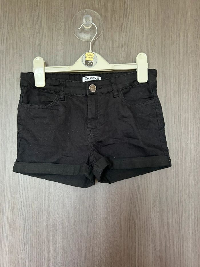 Short fille