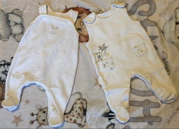 Lot de 2 combinaisons taille 1 mois