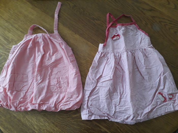 Vêtements fille 18 mois : 3 robes , 1 body - photo numéro 2