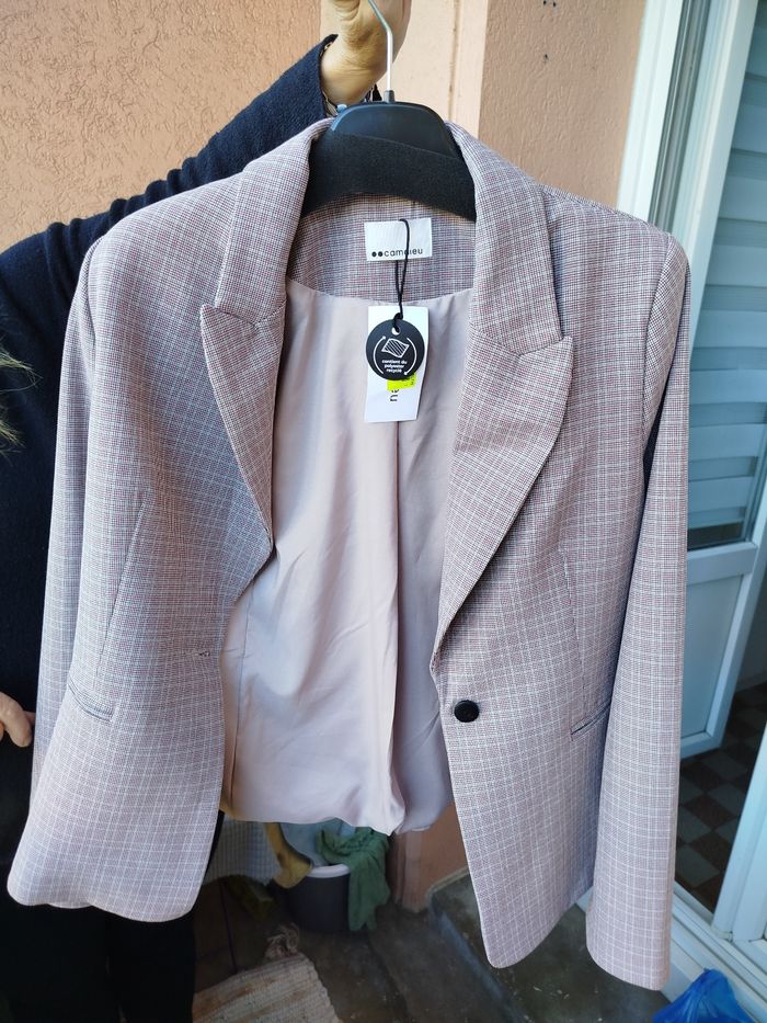 Veste neuve avec étiquette