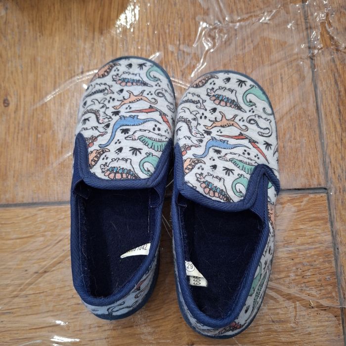Chaussons fermes pointure 29