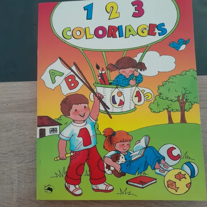 Gros livre de coloriages enfant