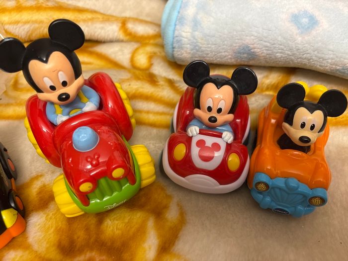 Lot de 3 voitures Mickey
