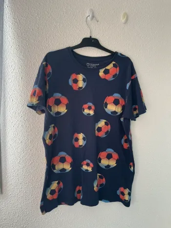T-shirt ballon de foot multicolore Primark taille 14 ans 🌹