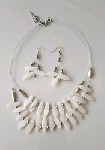 Collier et boucles d'oreilles