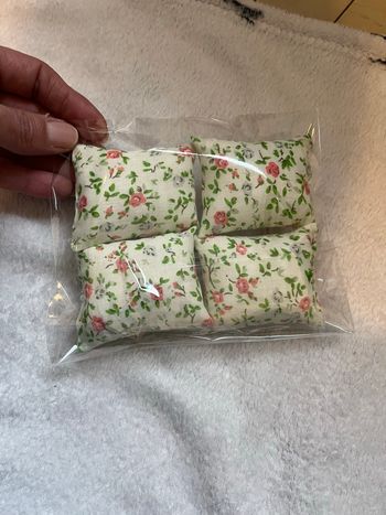 Lot 4 coussins pour barbie Neuf