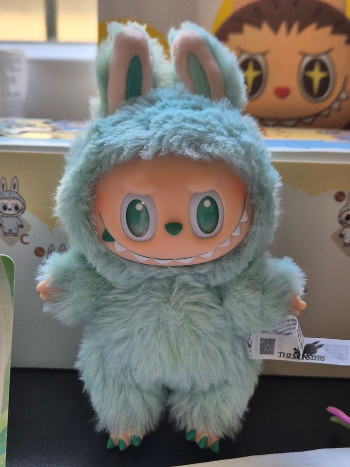 Popmart labubu Serenity