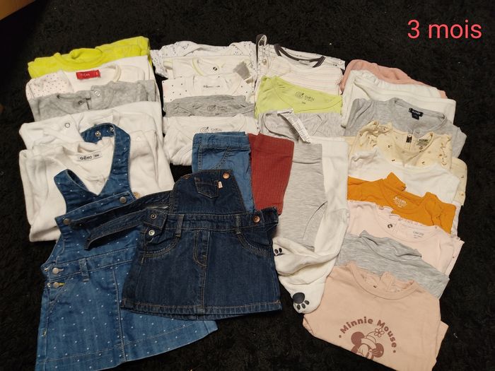 Lot vêtements bébé fille taille 3 mois
