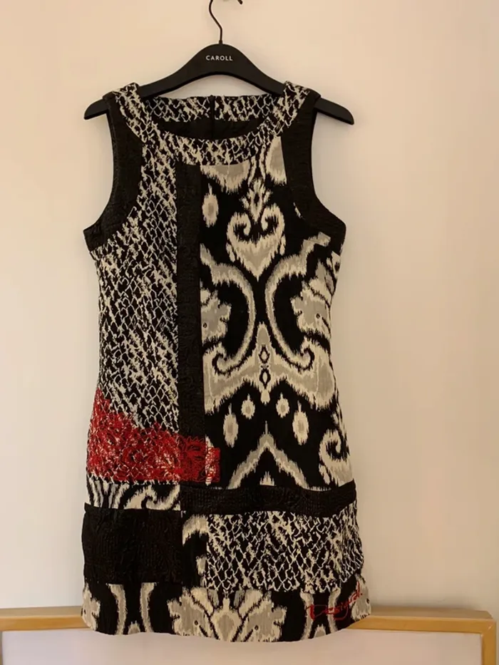 Robe Desigual blanche et noire taille 40