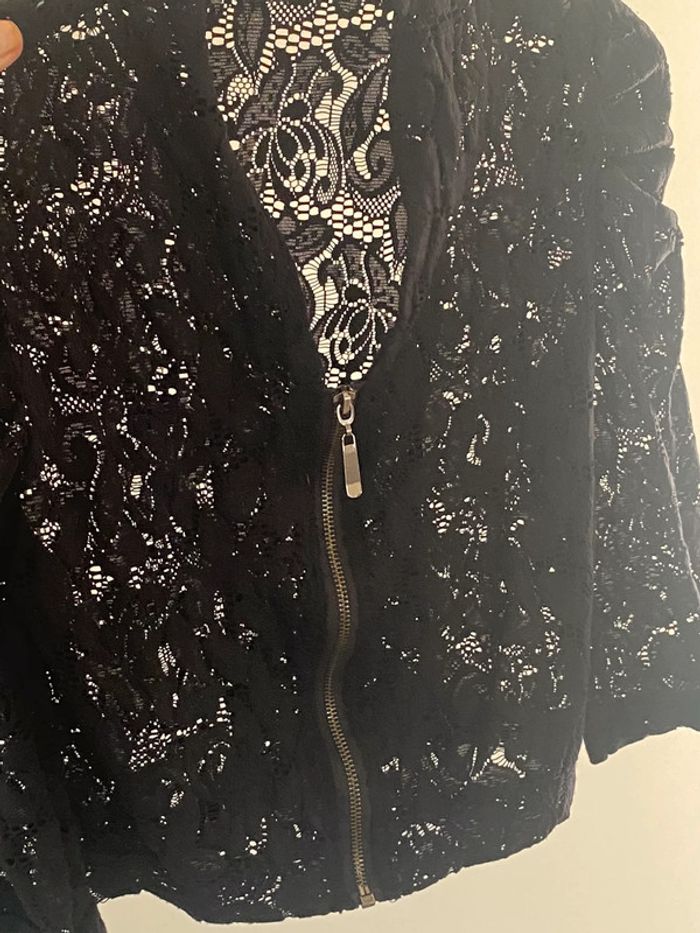 Haut dentelle court