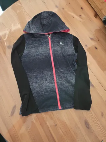 Veste de sport a capuche